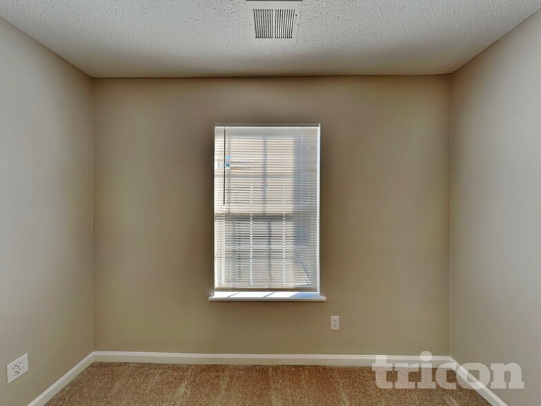 Building Photo - 2000 Lake Carolina Dr