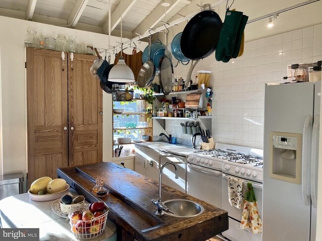 Building Photo - 6 Coryell St