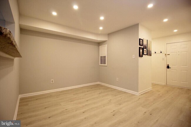 Building Photo - 2233 Lovedale Ln