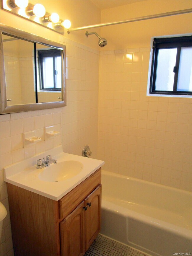 Building Photo - 680 N Terrace Ave