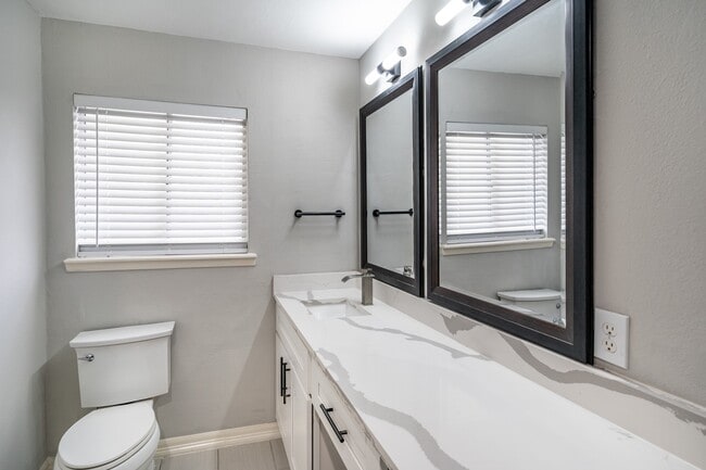 Building Photo - 1907 Ashford Hollow Ln