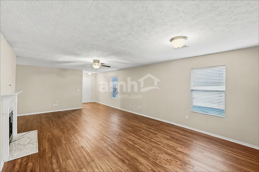 Building Photo - 2649 Sutherland Dr