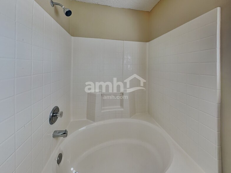 Building Photo - 509 Chancellor Dr W