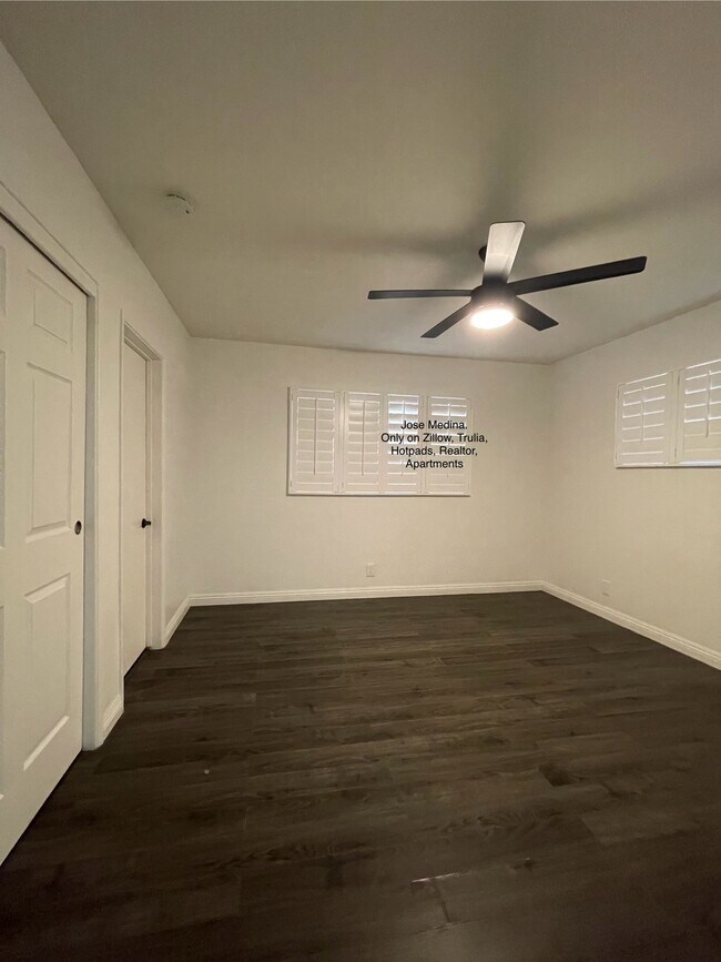 Building Photo - 3500 Pickwick Dr