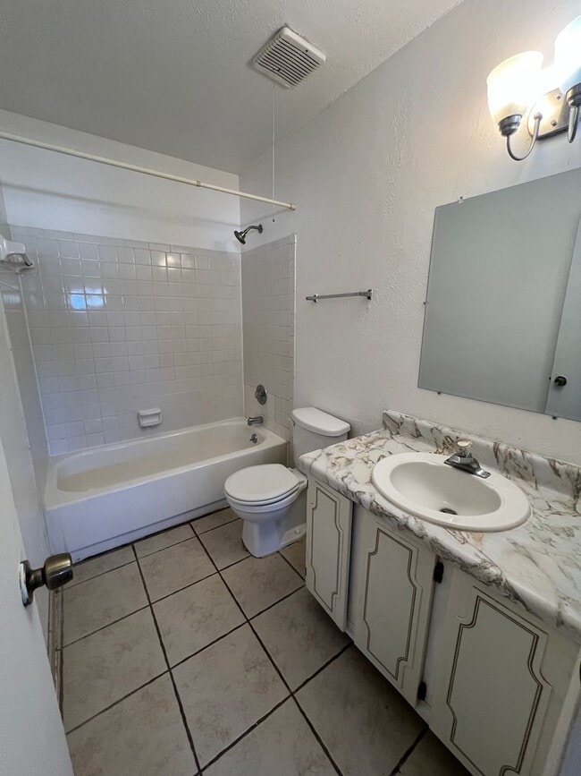 Building Photo - Charming 2-Bedroom, 2-Bathroom Condo — Prime Orlando Location!