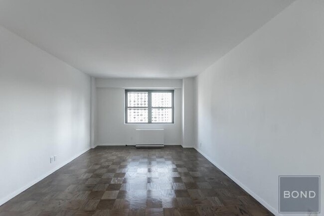 Building Photo - 401 E 88th St