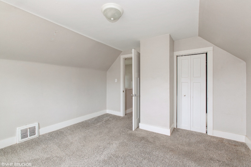 Building Photo - 2510 Lakeshore Dr