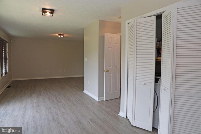Building Photo - 307 Dinali Dr