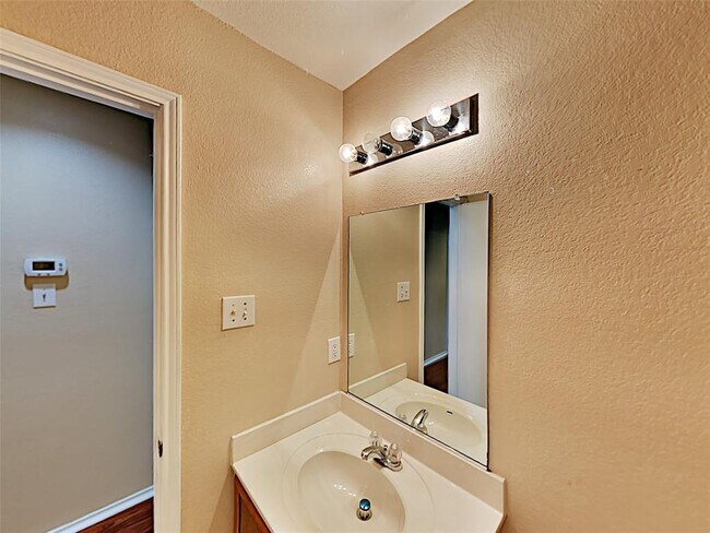 Building Photo - 1128 Maplewood Ln