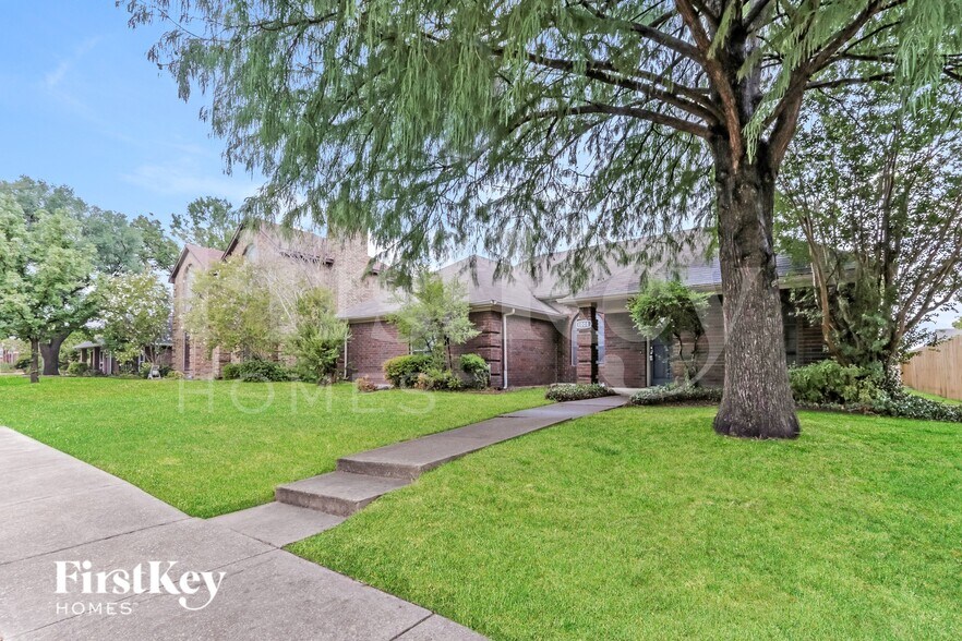 Building Photo - 1008 Micarta Dr