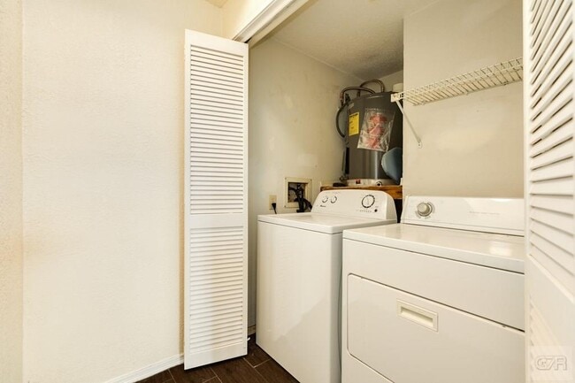 Building Photo - 921 Marine Dr