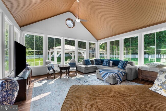 Building Photo - 7020 Venus Ct