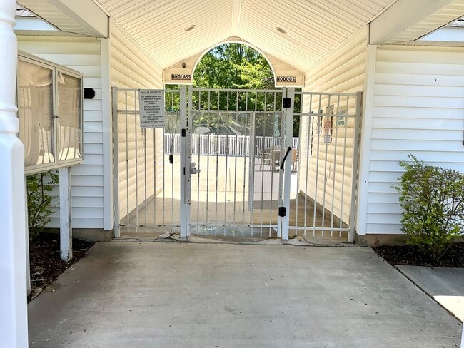 Building Photo - Townhome with 2 Bedrooms, 2.5 Baths