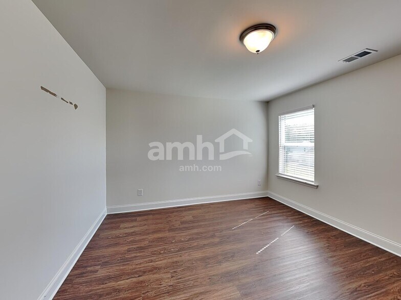 Building Photo - 2854 Chapel Hill Rd