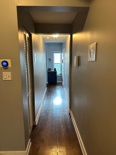 Corridor - 6754 N Lakewood Ave