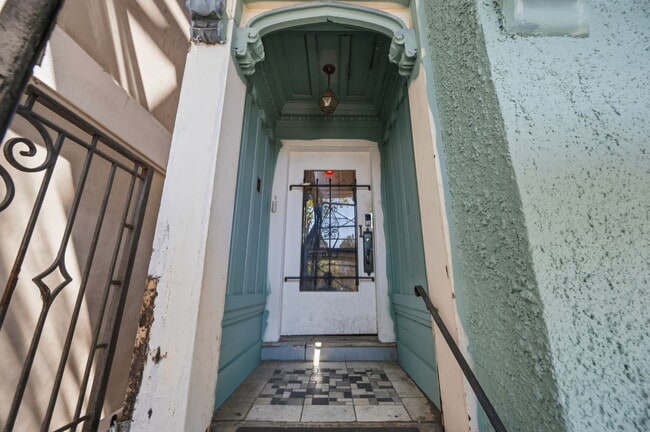 Building Photo - 2256B Van Ness Ave