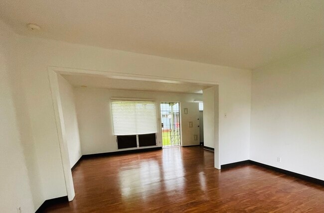 Building Photo - 98 -401 Hookanike St. #A