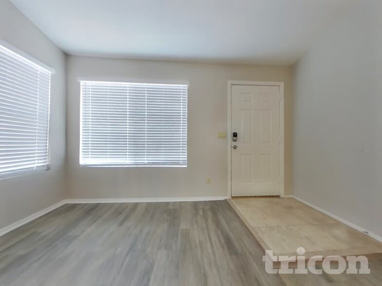 Building Photo - 11944 N 68th Ln