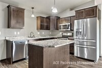 Building Photo - 513 Pride Ct