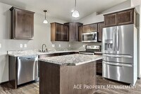 Building Photo - 513 Pride Ct