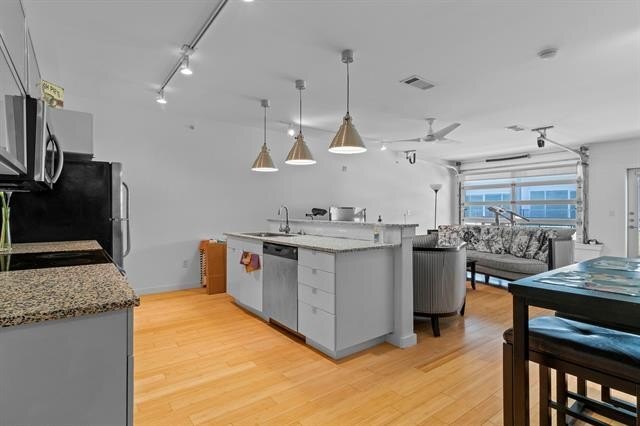 Building Photo - 1111 S Akard-114-2