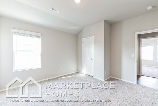 Building Photo - 884 S Brambling Ln
