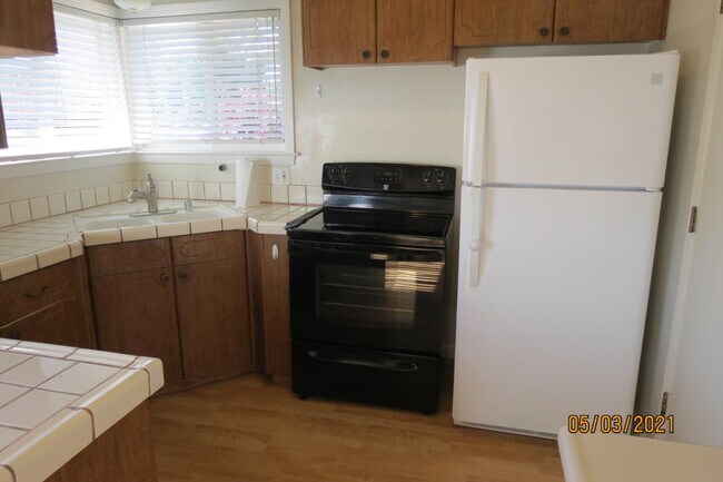 Building Photo - 2132 Town and Country Ln