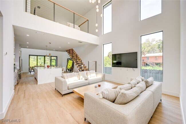 Building Photo - 3384 Canal St