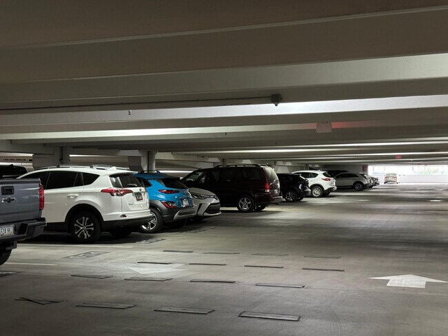 Building Photo - 1701 E Colter St