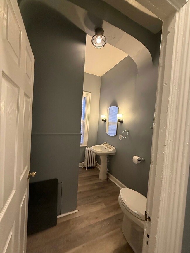 Building Photo - 446 N Duke St