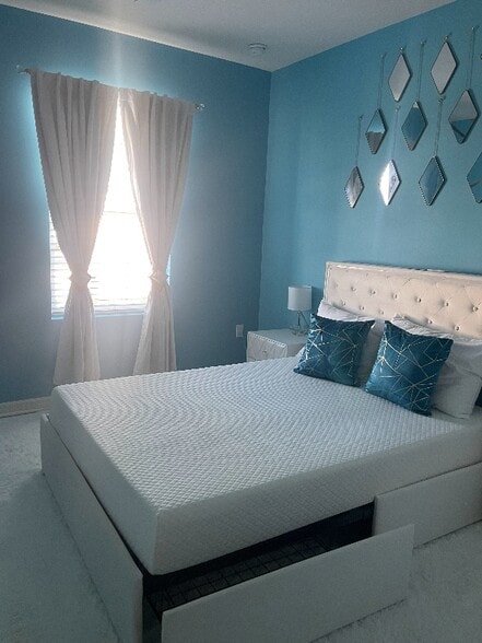 Building Photo - 7249 W Lenox Cir