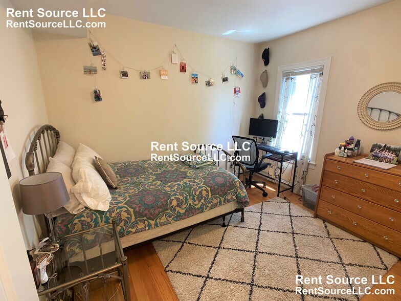 Building Photo - 537 Main St