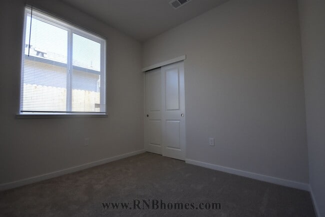 Building Photo - 3921 Slurry St