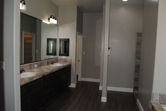 Building Photo - 14121 Prestonbrook Dr