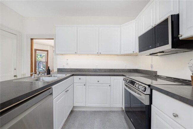 Building Photo - 14 Greenough Pl