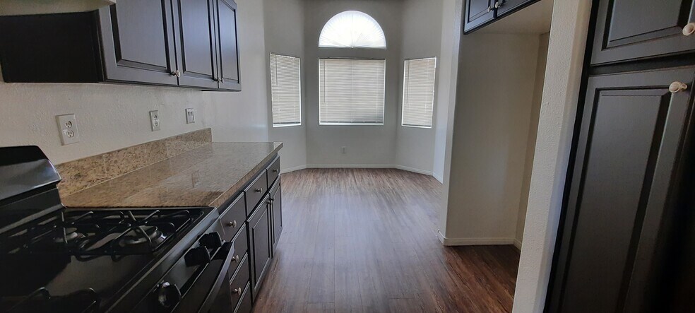 Building Photo - 18 Mesquite Village Cir