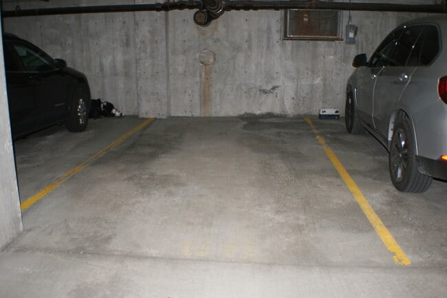 Building Photo - 61 W 15th St