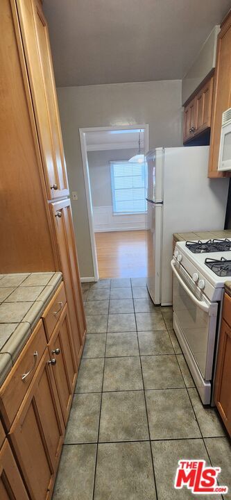 Building Photo - 1338 S Dunsmuir Ave
