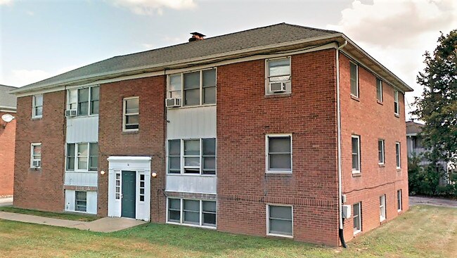 Primary Photo - 30 S Pershing Ave