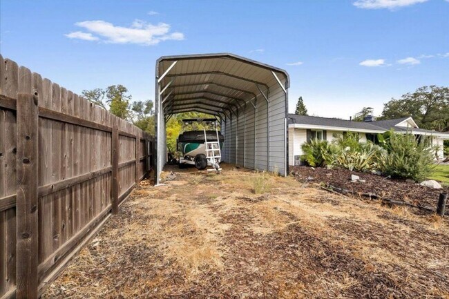 Building Photo - 4/2 Granite Bay, Pool, Jacuzzi, RV Parking...