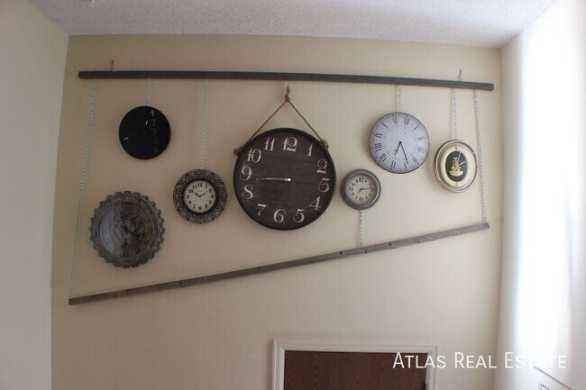 Building Photo - 9415 Brentwood St