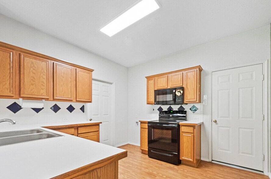 Building Photo - 11705 Pinyon Pine Dr