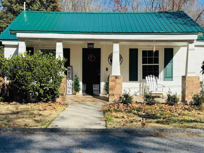 Primary Photo - 440 Mimosa St