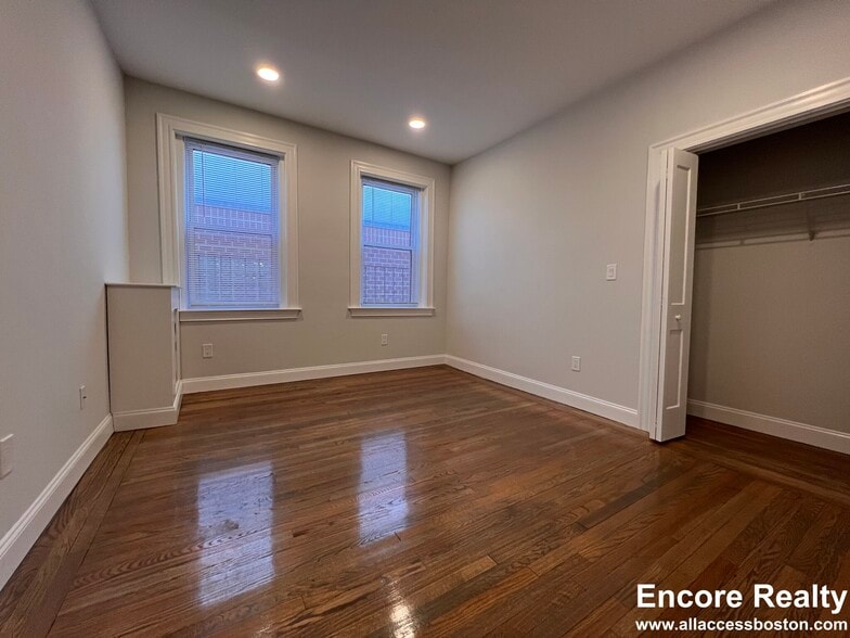 Building Photo - 11 Peterborough St