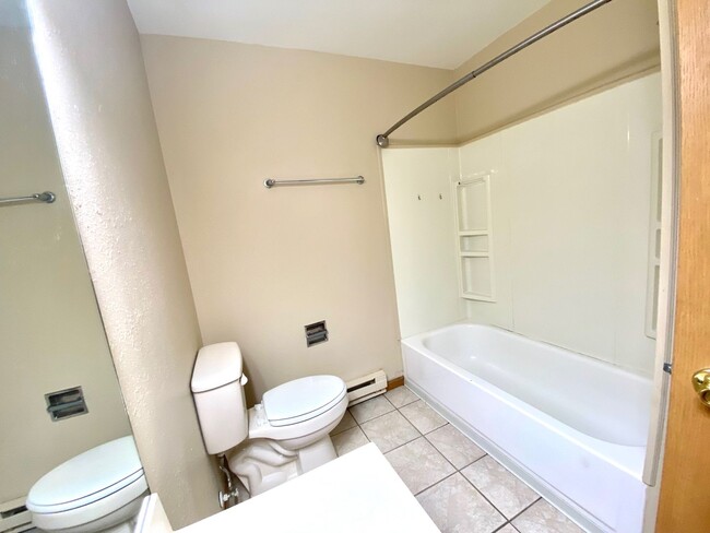 Building Photo - 3 Bedroom Duplex in North Fargo!