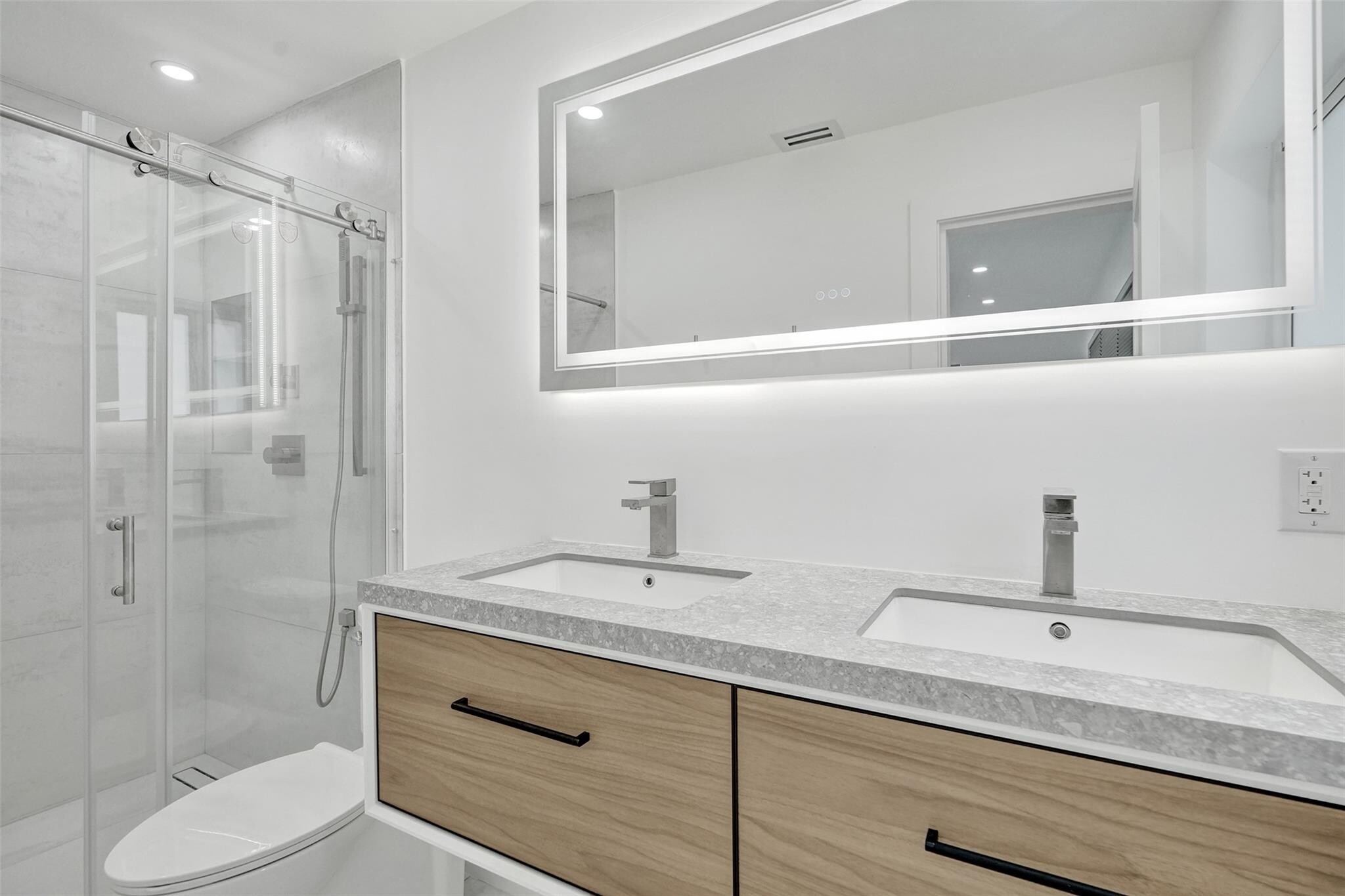 Building Photo - 1960 SE 5th Ct