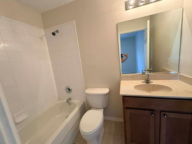 Building Photo - 2/2.5 Townhome in Fort Myers for Rent