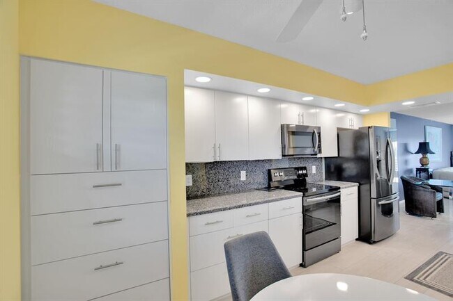 Building Photo - 1702 Andros Isle