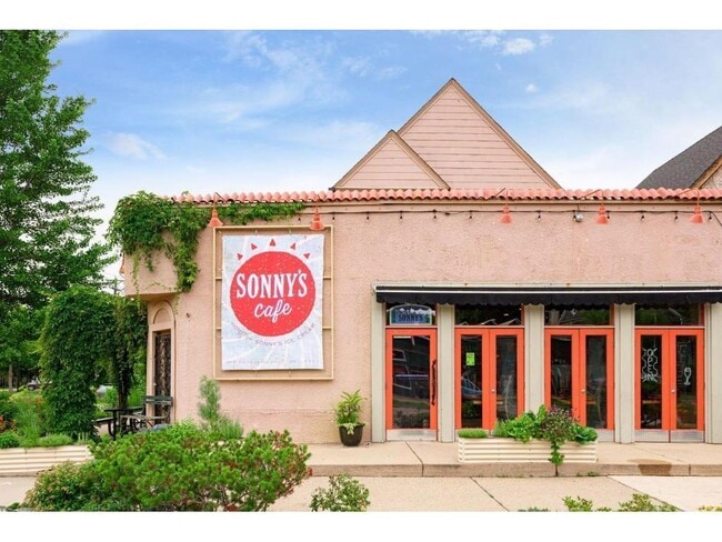 Building Photo - 3023 Dupont Ave S