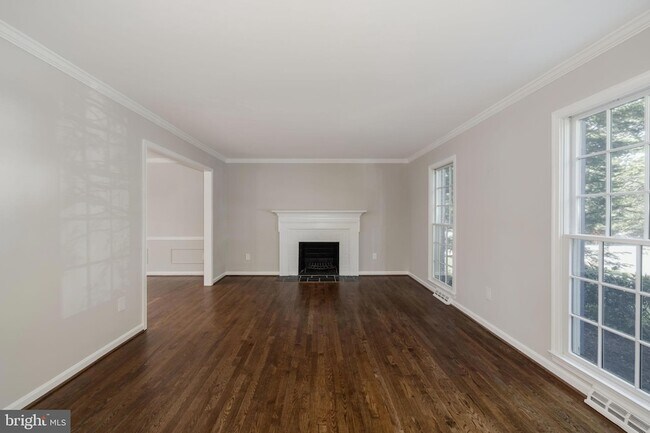 Building Photo - 4887 35th Rd N
